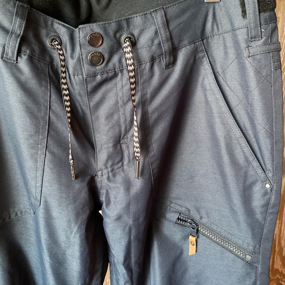 Roxy women’s snow pants, size S in navy - Picture 2 of 5